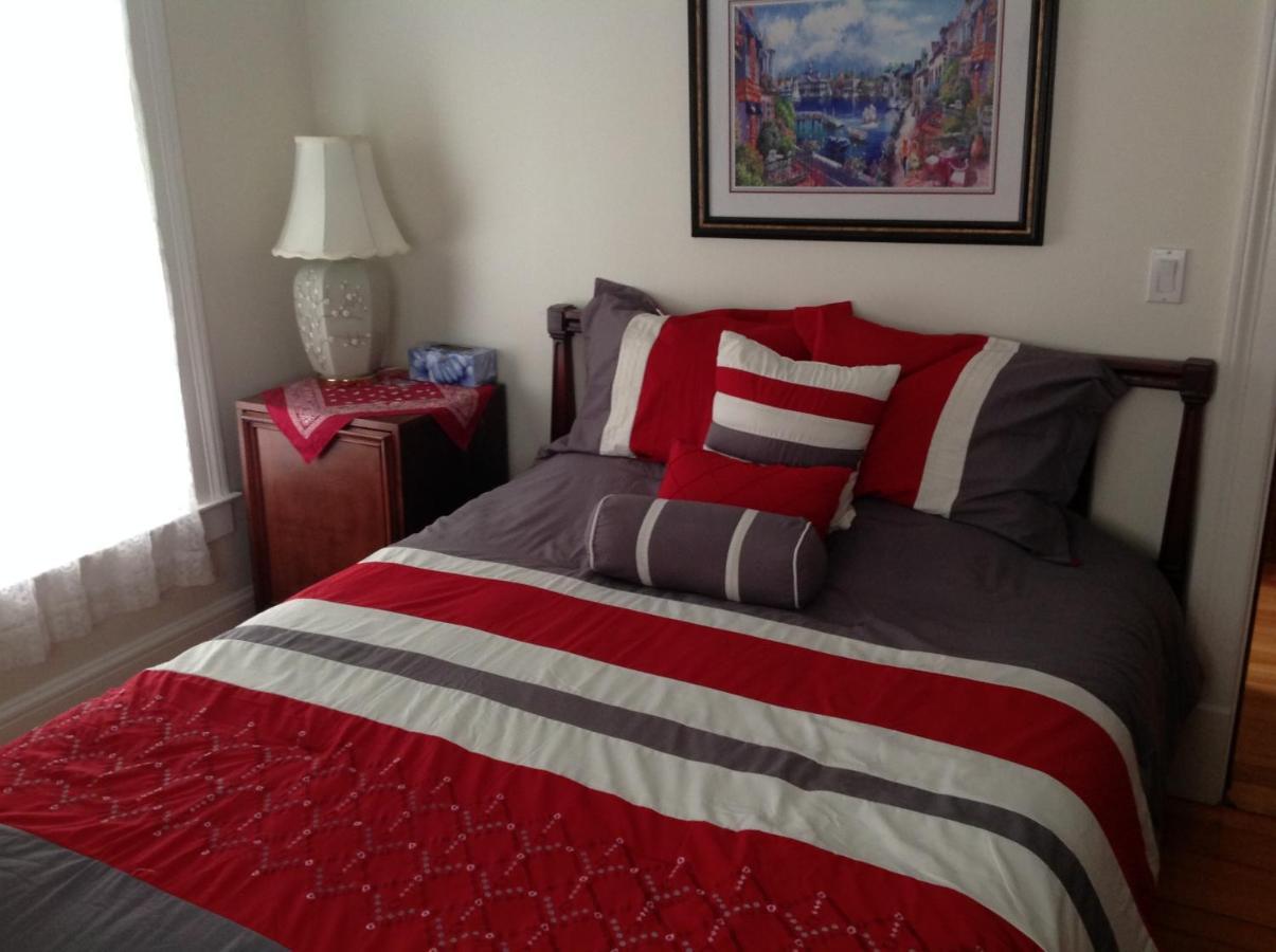 The Yellow House Bed & Breakfast Stanstead Plain 외부 사진