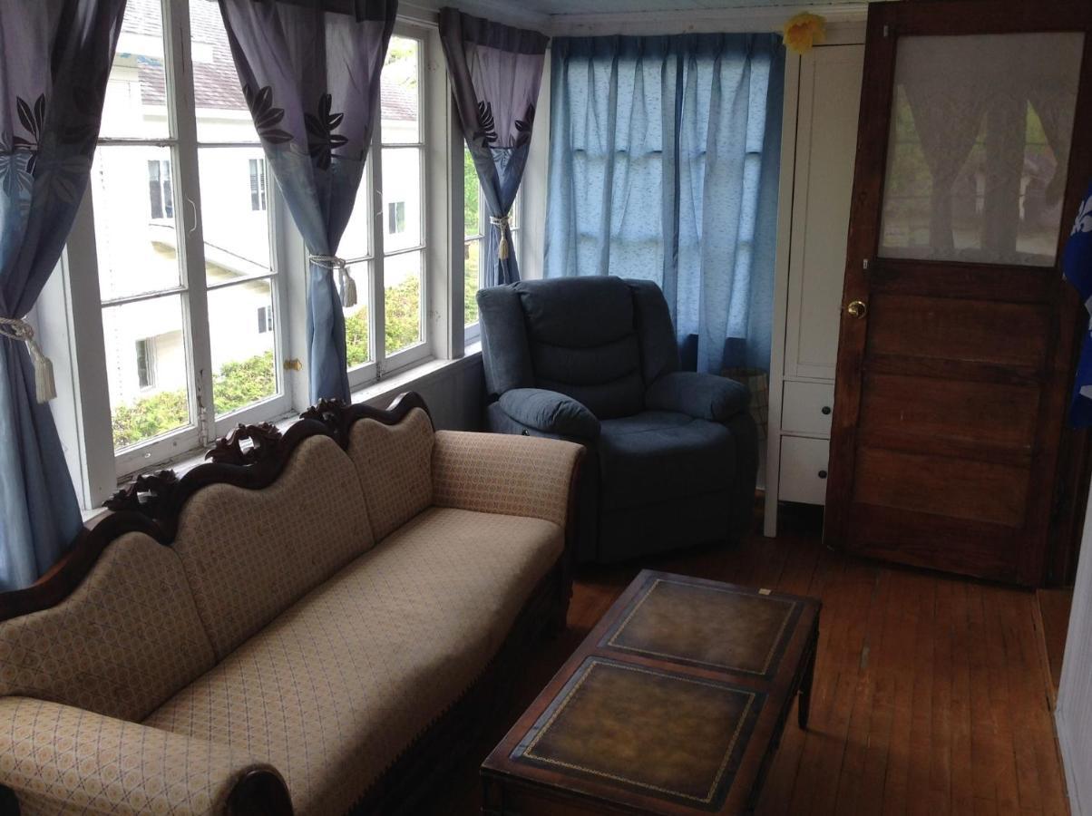 The Yellow House Bed & Breakfast Stanstead Plain 외부 사진